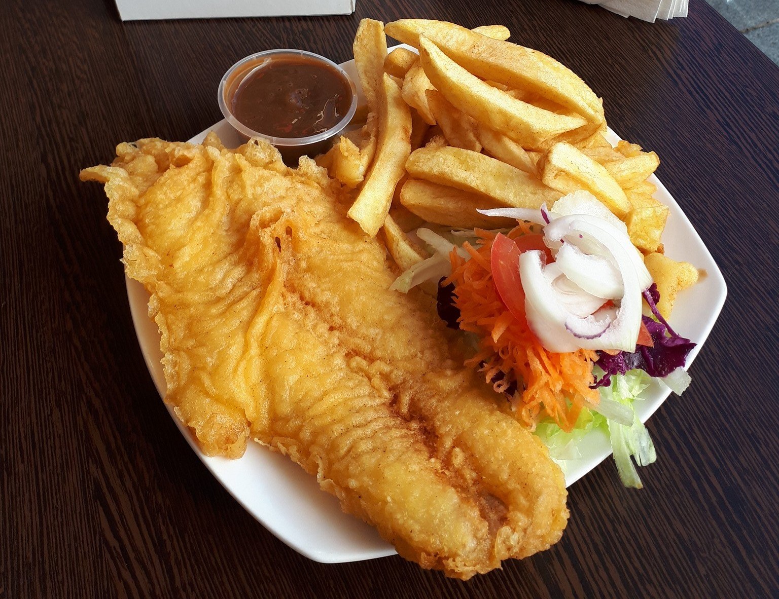 Gloria’s Fast Food crispy fish & chips with deep sauce in Bonnyrigg.